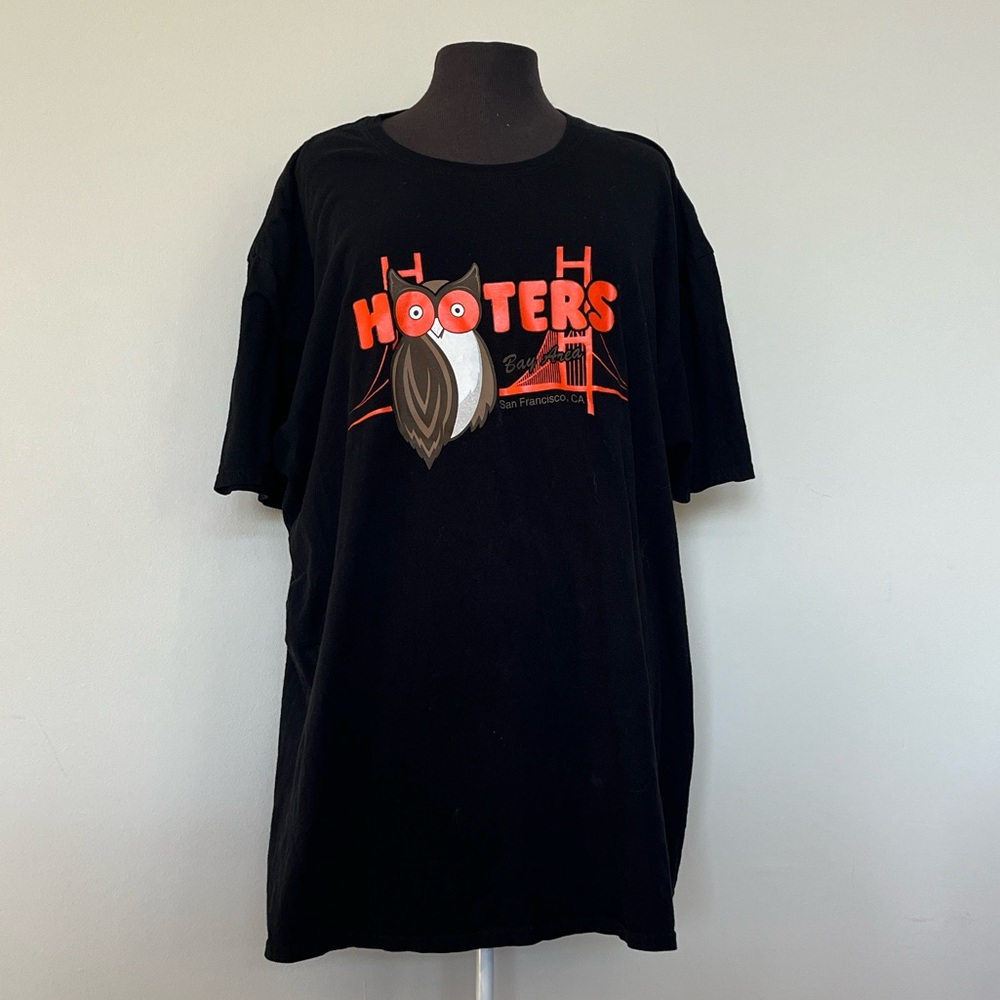 VTG Hooters San Francisco black tee
